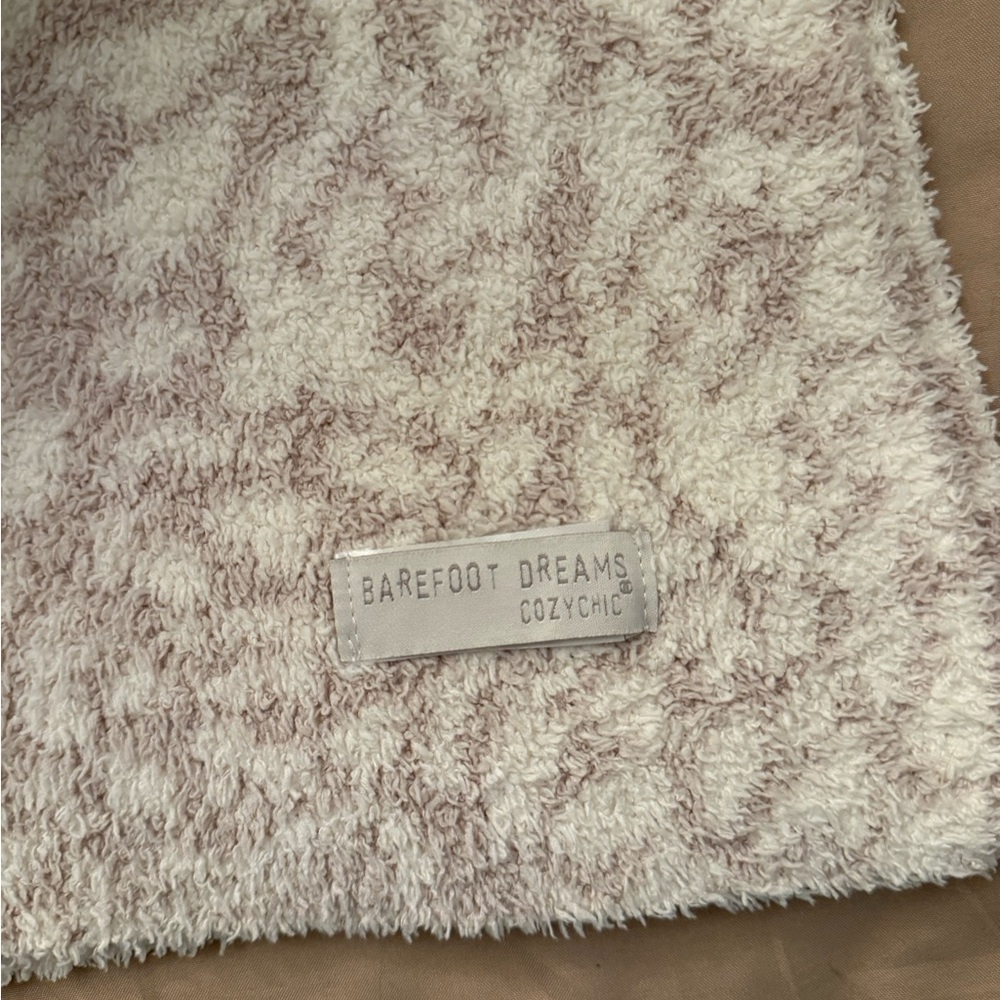 Barefoot Dreams CozyChic Wilderness Blanket in Cream/Stone - Picture 5 of 5